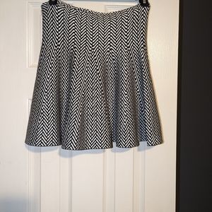 HESPERUS Black & White Stretchy Herringbone Skirt